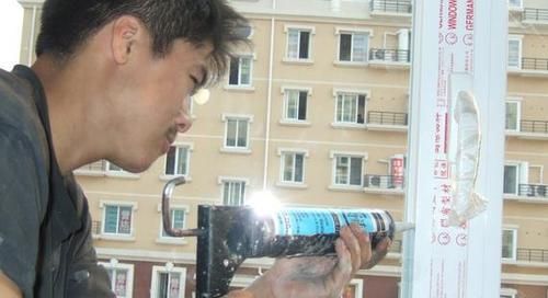 玻璃胶粘贴好后多久可以用水洗