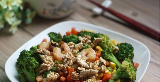 怎么判断虾肉熟了,怎么看虾子熟了 如何看虾子熟了没图17