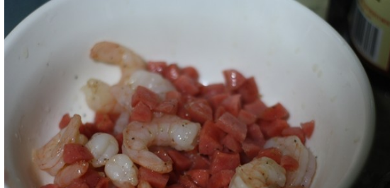 怎么判断虾肉熟了,怎么看虾子熟了 如何看虾子熟了没图9