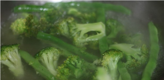 怎么判断虾肉熟了,怎么看虾子熟了 如何看虾子熟了没图7