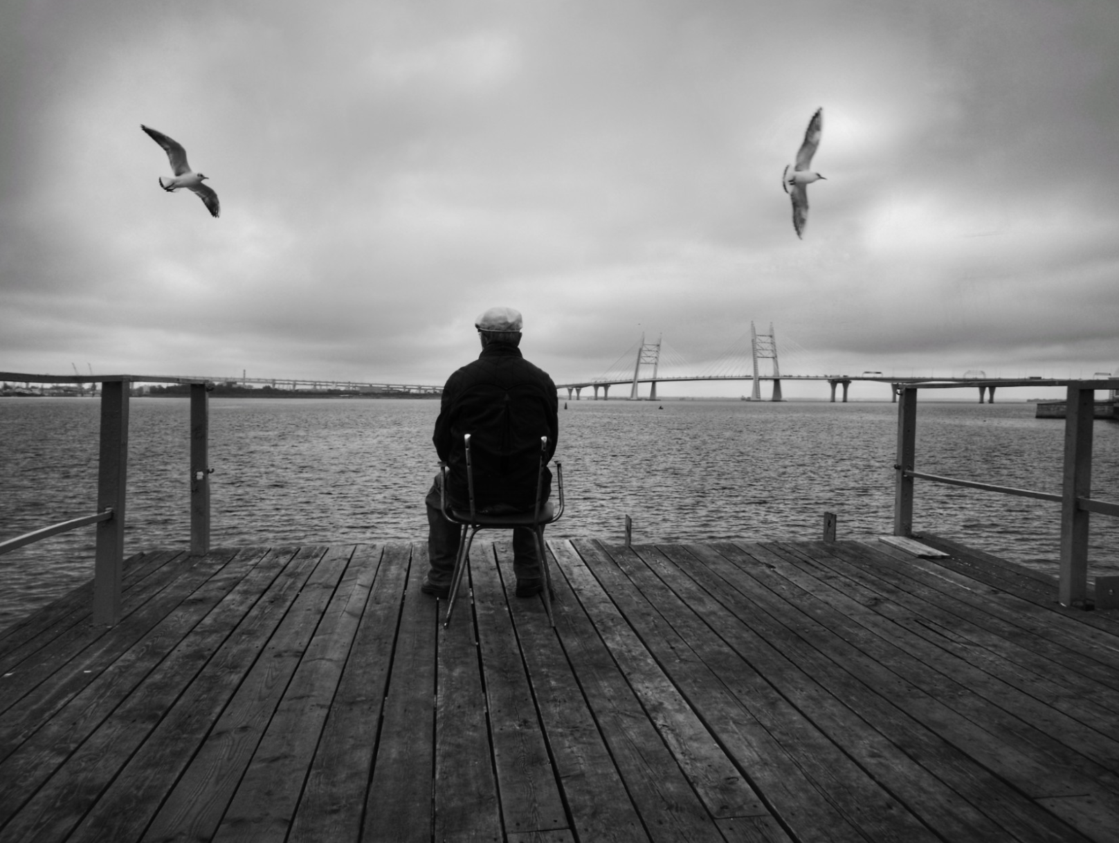 邓丽君个人资料与简介是属什么的(邓丽君：爱过5个男人，42岁与27岁法国男友订婚，风光背后有泪水)