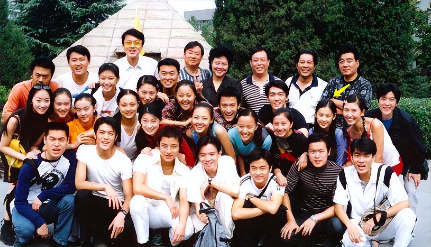 杨子身价过亿，直播起来却比尖叫鸡都卖力