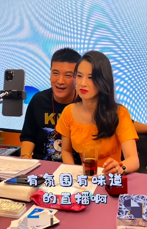 杨子身价过亿，直播起来却比尖叫鸡都卖力