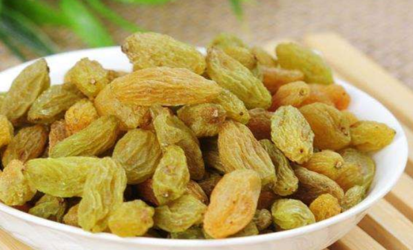 葡萄干发黑怎么回事,葡萄干绿色变深棕色还能吃吗图2