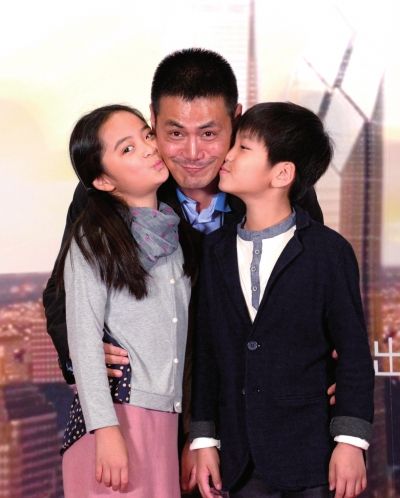 被传“耍大牌”后住在地下室，小妻子和双胞胎儿女让邵兵坚强