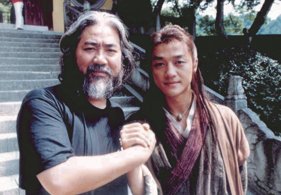 被传“耍大牌”后住在地下室，小妻子和双胞胎儿女让邵兵坚强