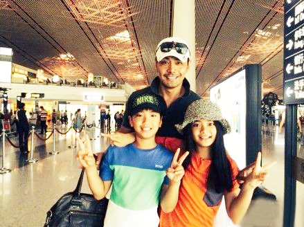 被传“耍大牌”后住在地下室，小妻子和双胞胎儿女让邵兵坚强