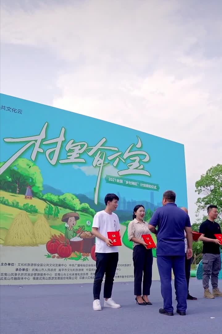 乡愁沈丹：从离异负债到带全村人致富，单亲妈妈如何完成蜕变？