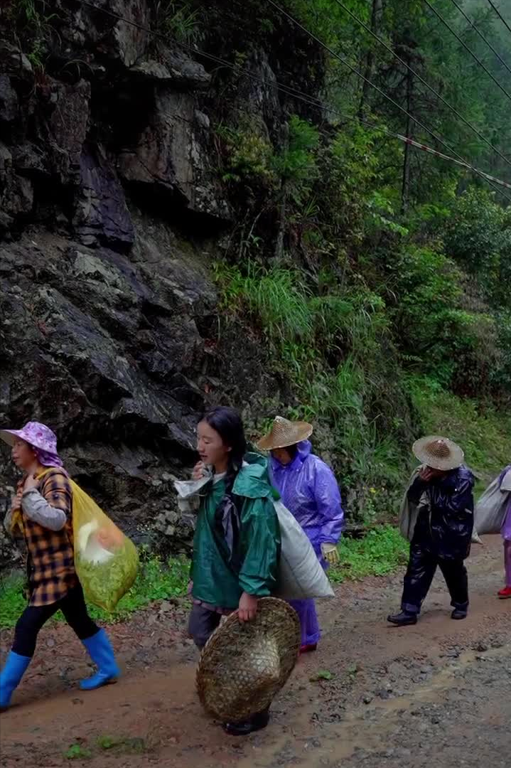 乡愁沈丹：从离异负债到带全村人致富，单亲妈妈如何完成蜕变？