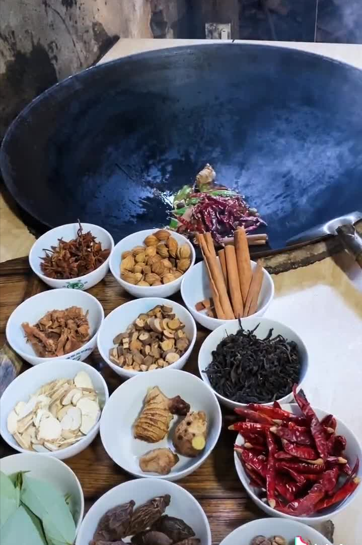 乡愁沈丹：从离异负债到带全村人致富，单亲妈妈如何完成蜕变？