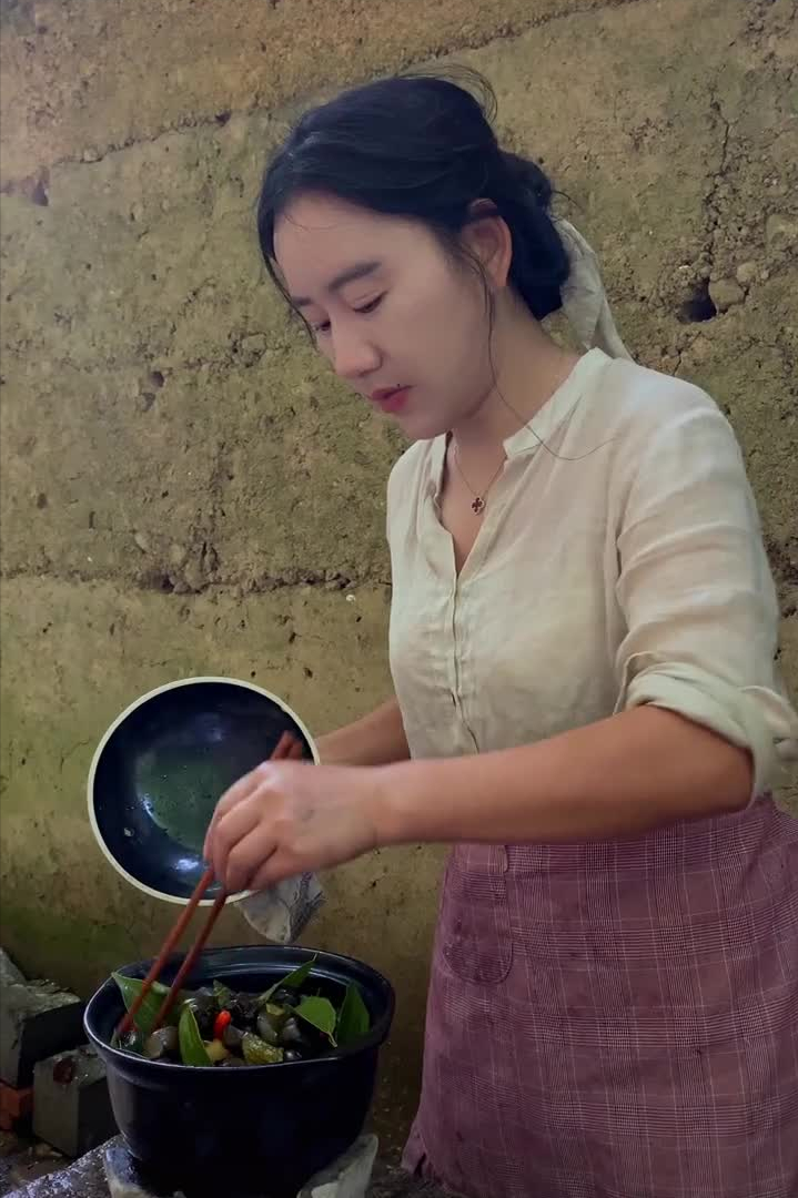 乡愁沈丹：从离异负债到带全村人致富，单亲妈妈如何完成蜕变？