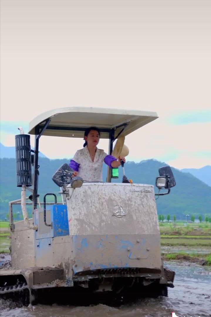 乡愁沈丹：从离异负债到带全村人致富，单亲妈妈如何完成蜕变？