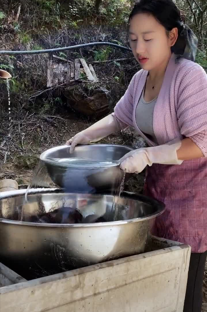 乡愁沈丹：从离异负债到带全村人致富，单亲妈妈如何完成蜕变？