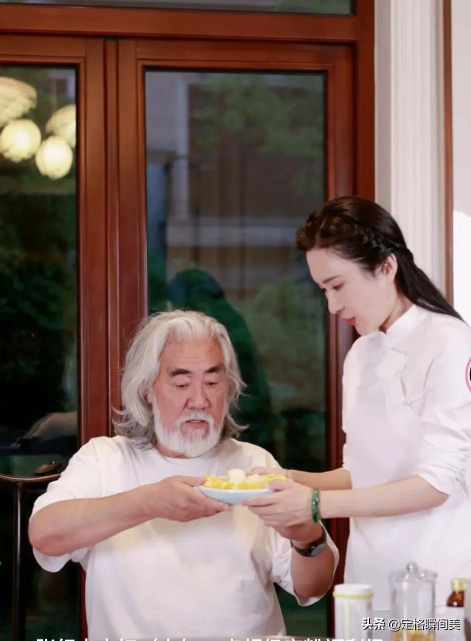 杜星霖个人资料简介演的电视剧(杜星霖嫁大她几十岁张纪中 婚后幸福又恩爱 夫妻直播捞金)