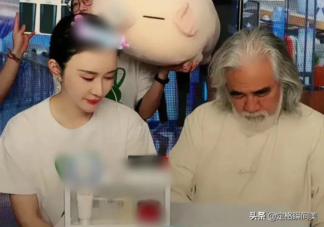 杜星霖个人资料简介演的电视剧(杜星霖嫁大她几十岁张纪中 婚后幸福又恩爱 夫妻直播捞金)