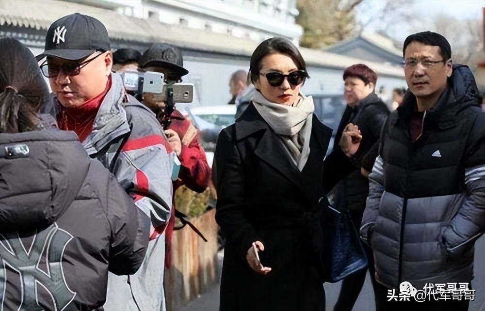 “万人迷”陈好：嫁给金融才子生下3胎，43岁身材苗条似少女