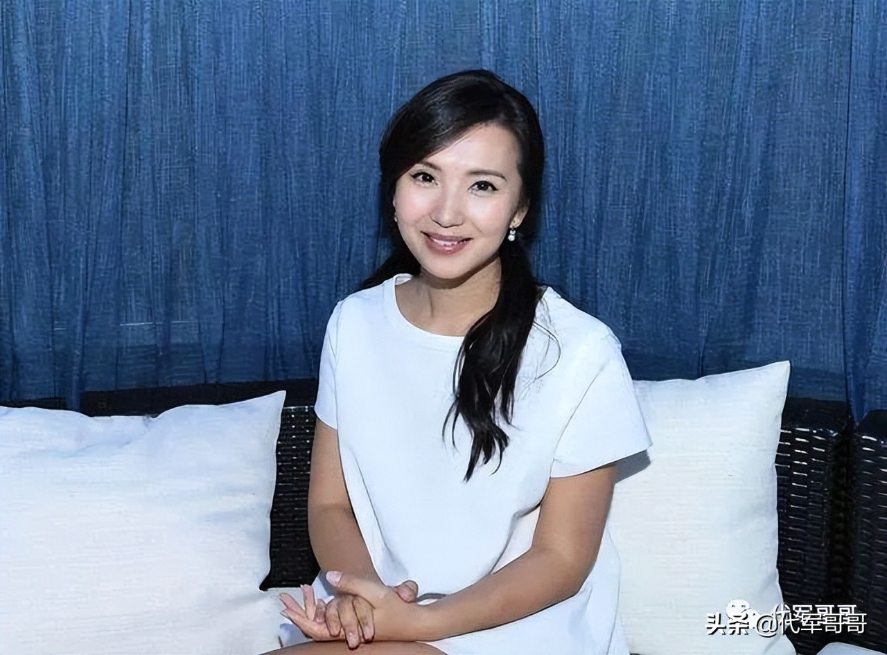 “万人迷”陈好：嫁给金融才子生下3胎，43岁身材苗条似少女