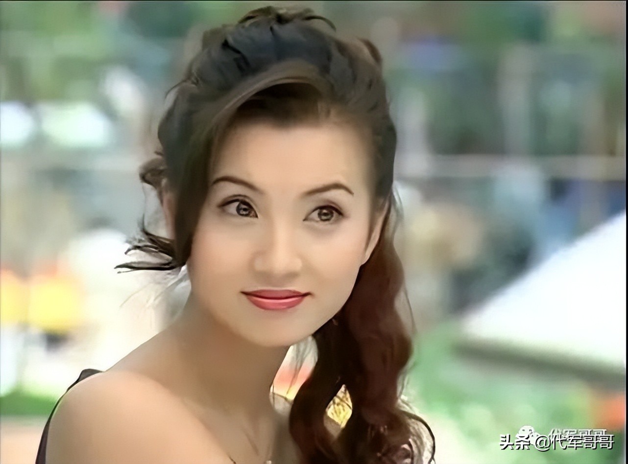 “万人迷”陈好：嫁给金融才子生下3胎，43岁身材苗条似少女