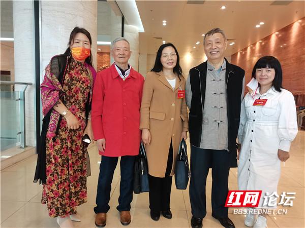 蒋鑫爱简介(作家蒋鑫爱:身边所有人和事都是我的“菜”)