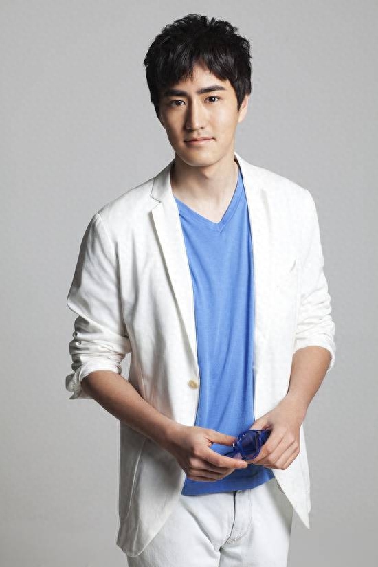 杨玏个人资料:一心为“星二代”正名,他却成父亲杨立新的心病