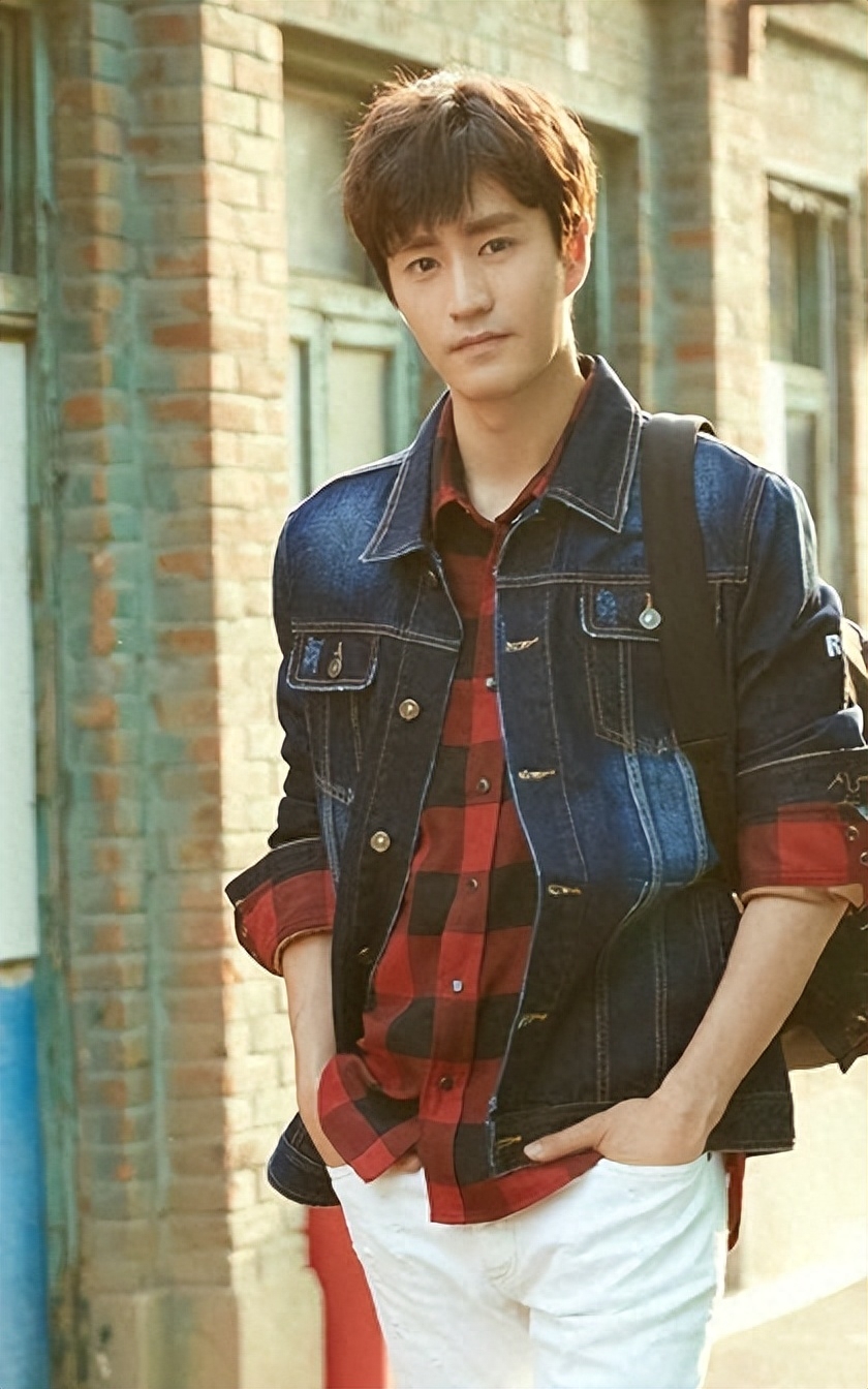 杨玏个人资料:一心为“星二代”正名,他却成父亲杨立新的心病