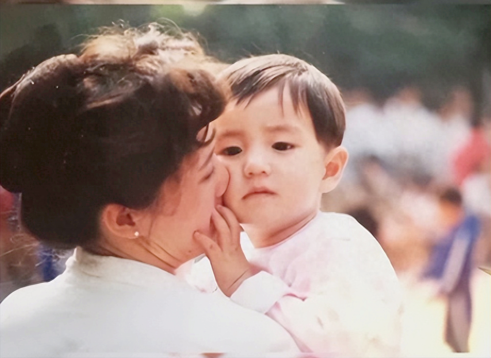 杨玏个人资料:一心为“星二代”正名,他却成父亲杨立新的心病