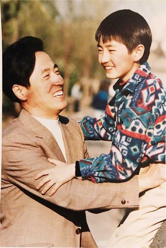 杨玏个人资料:一心为“星二代”正名,他却成父亲杨立新的心病