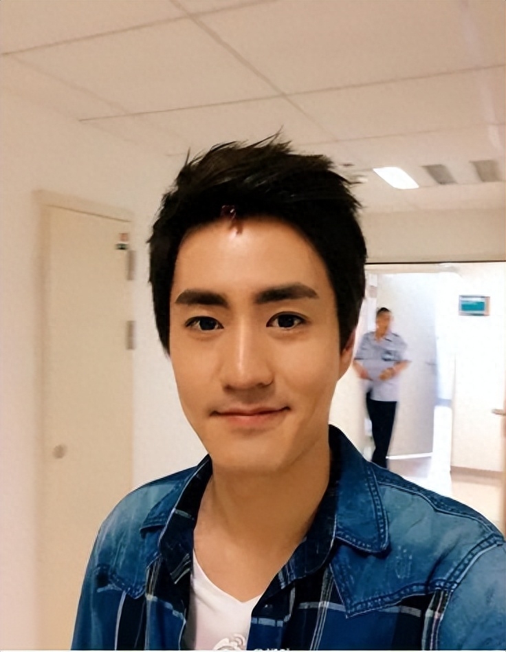 杨玏个人资料:一心为“星二代”正名,他却成父亲杨立新的心病