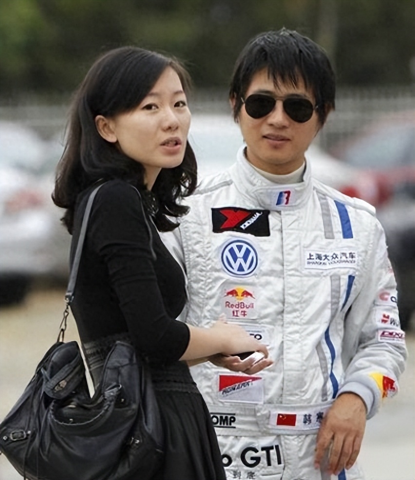 韩寒个人资料:成名后引发争议和围攻,婚姻磨平了他身上的棱角