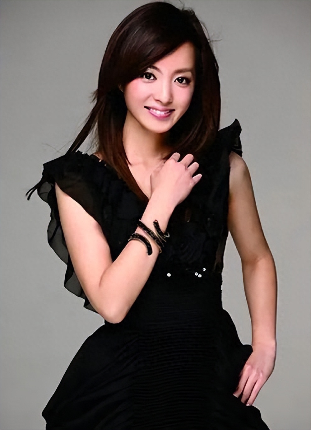 涂经纬个人资料:从贵州贵阳走出来的央视著名主持人,男友在雾中迷路了