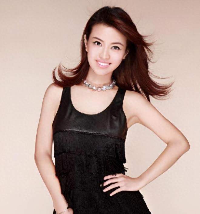 涂经纬个人资料:从贵州贵阳走出来的央视著名主持人,男友在雾中迷路了