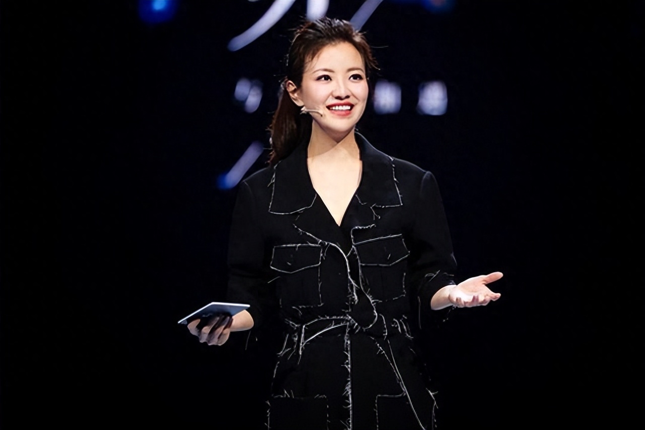 涂经纬个人资料:从贵州贵阳走出来的央视著名主持人,男友在雾中迷路了