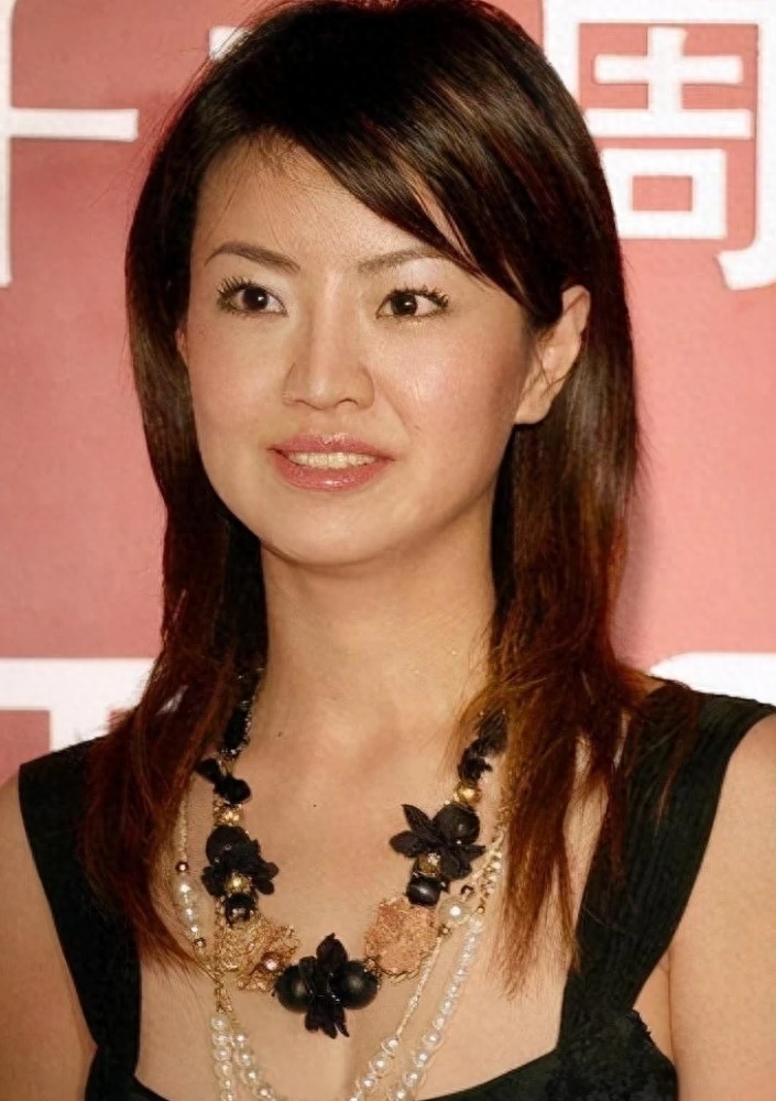 涂经纬个人资料:从贵州贵阳走出来的央视著名主持人,男友在雾中迷路了