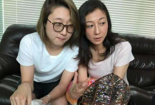 成龙个人资料大全（成龙：一次放纵毁了吴绮莉母女一生，他有着怎样的心路历程？）