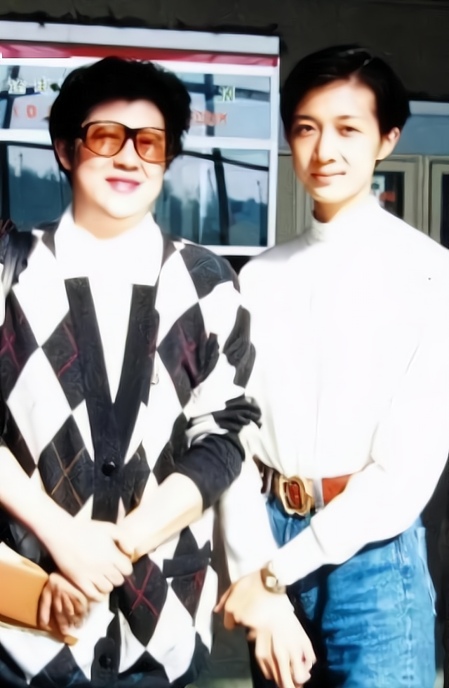 成龙个人资料大全（成龙：一次放纵毁了吴绮莉母女一生，他有着怎样的心路历程？）