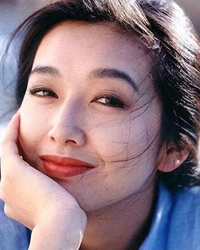 江珊个人资料简历（江珊的随性人生：曾是靳东爱人，四段恋情一段婚姻，53岁再遇真爱）