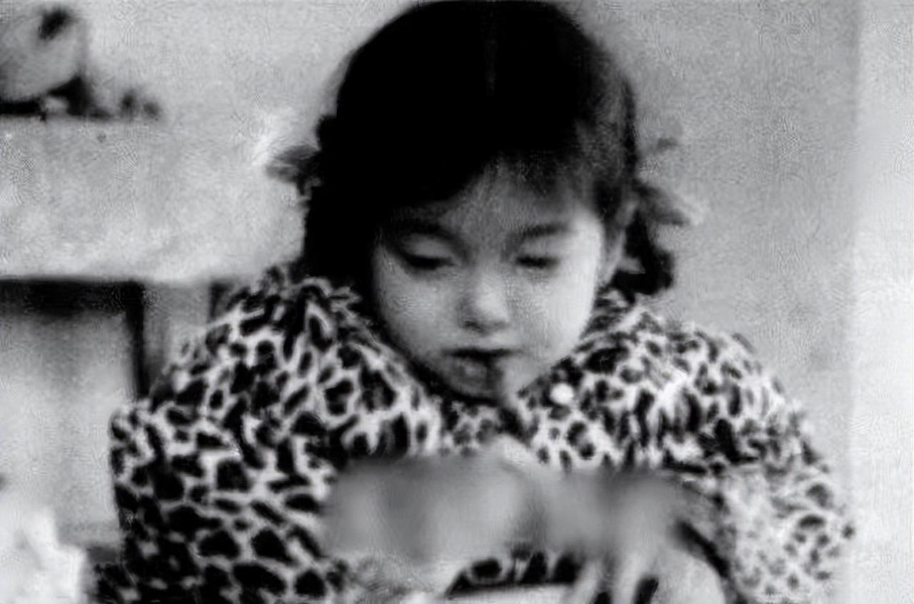 江珊个人资料简历（江珊的随性人生：曾是靳东爱人，四段恋情一段婚姻，53岁再遇真爱）