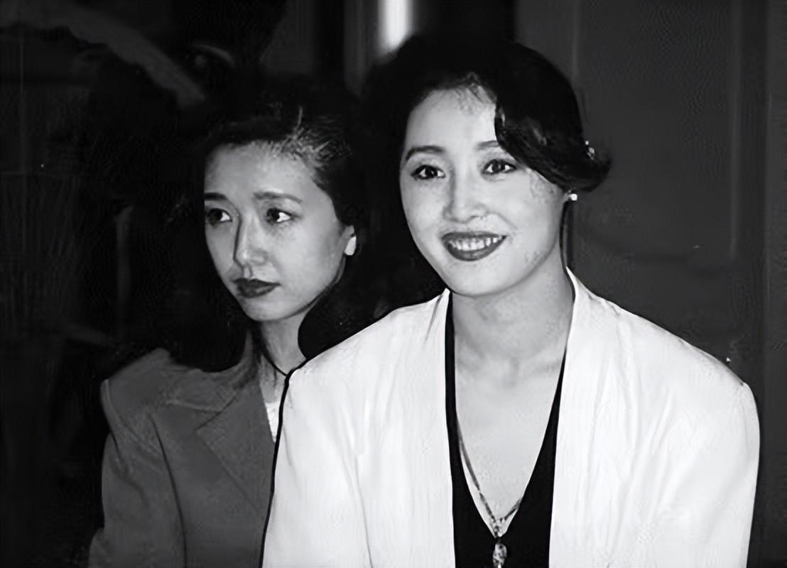 江珊个人资料简历（江珊的随性人生：曾是靳东爱人，四段恋情一段婚姻，53岁再遇真爱）