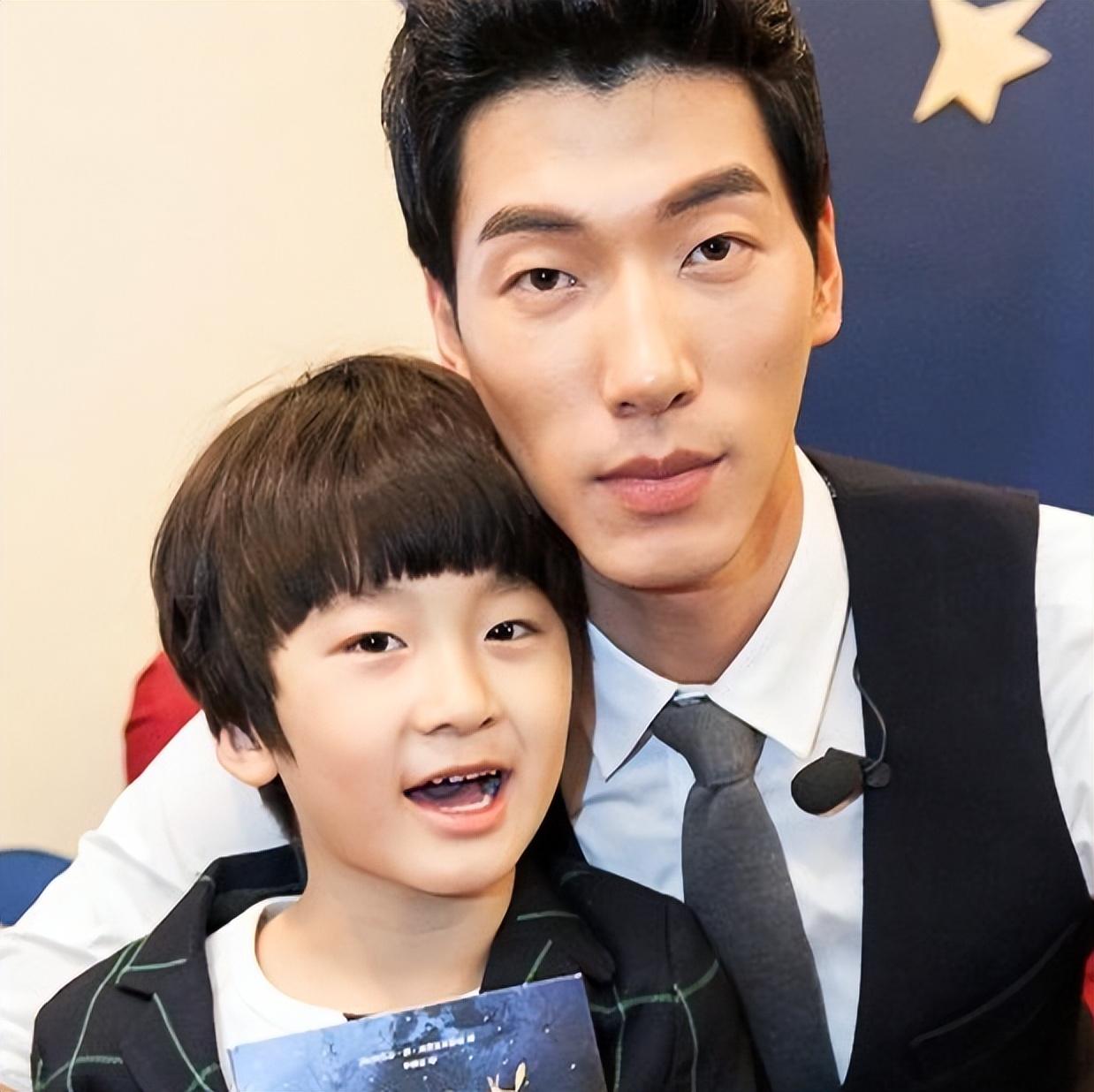 张亮个人资料 ：从红极一时到无人问津，一手好牌怎么糊的？