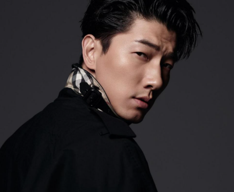 张亮个人资料 ：从红极一时到无人问津，一手好牌怎么糊的？