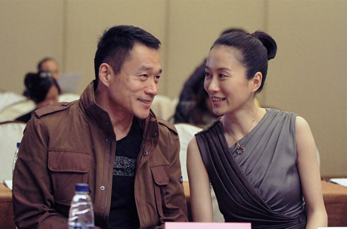 温峥嵘个人资料:从乡村少女到大屏女神,与初恋从校园到婚纱,幸福至今