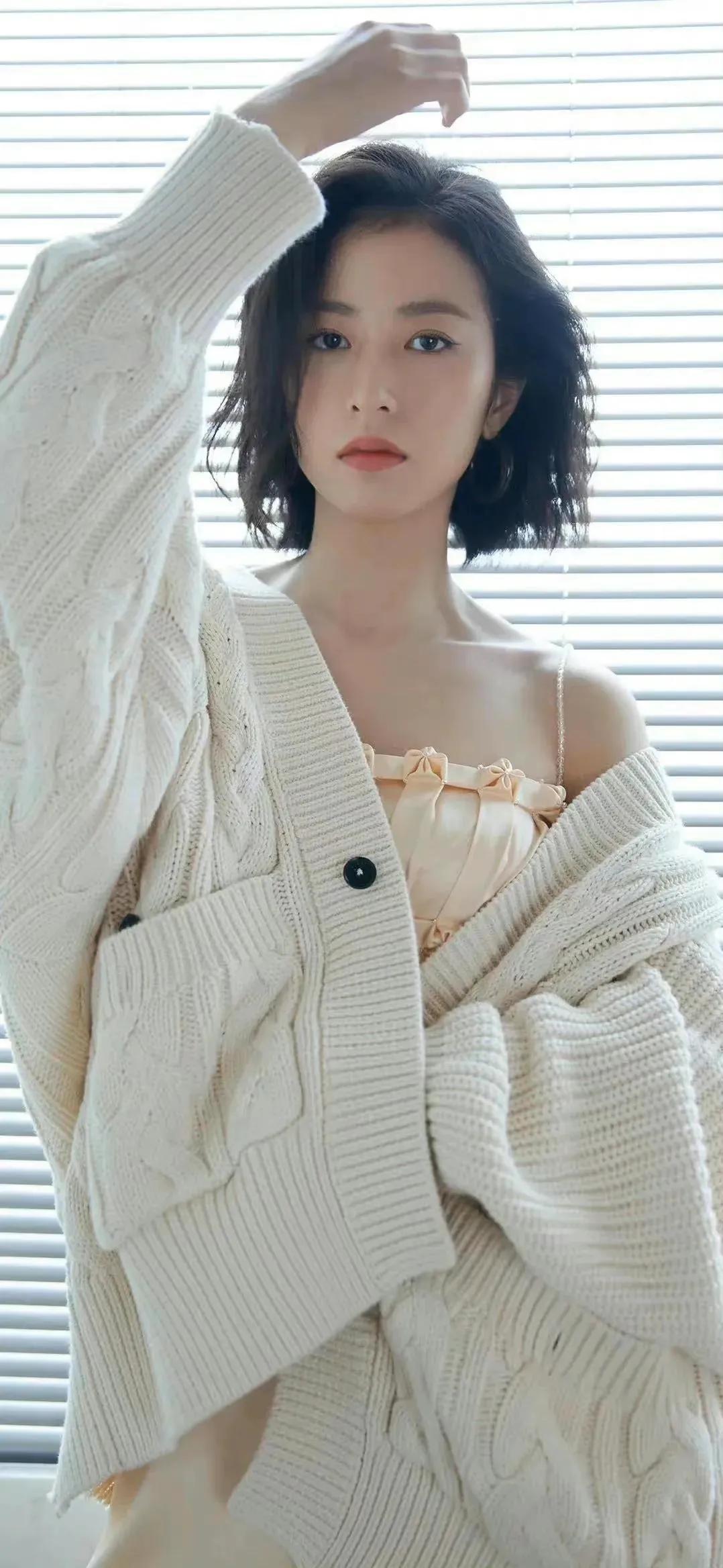 周雨彤个人资料(“复旦女神”“男神收割机”—— 周雨彤)