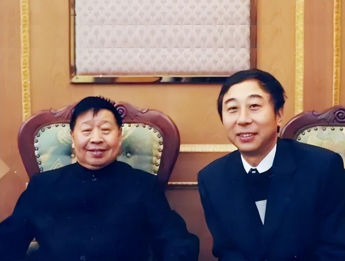 冯巩的妻子是谁(艾慧嫁给冯巩:结婚39年,有幸福欢笑,更有屈辱和泪水)