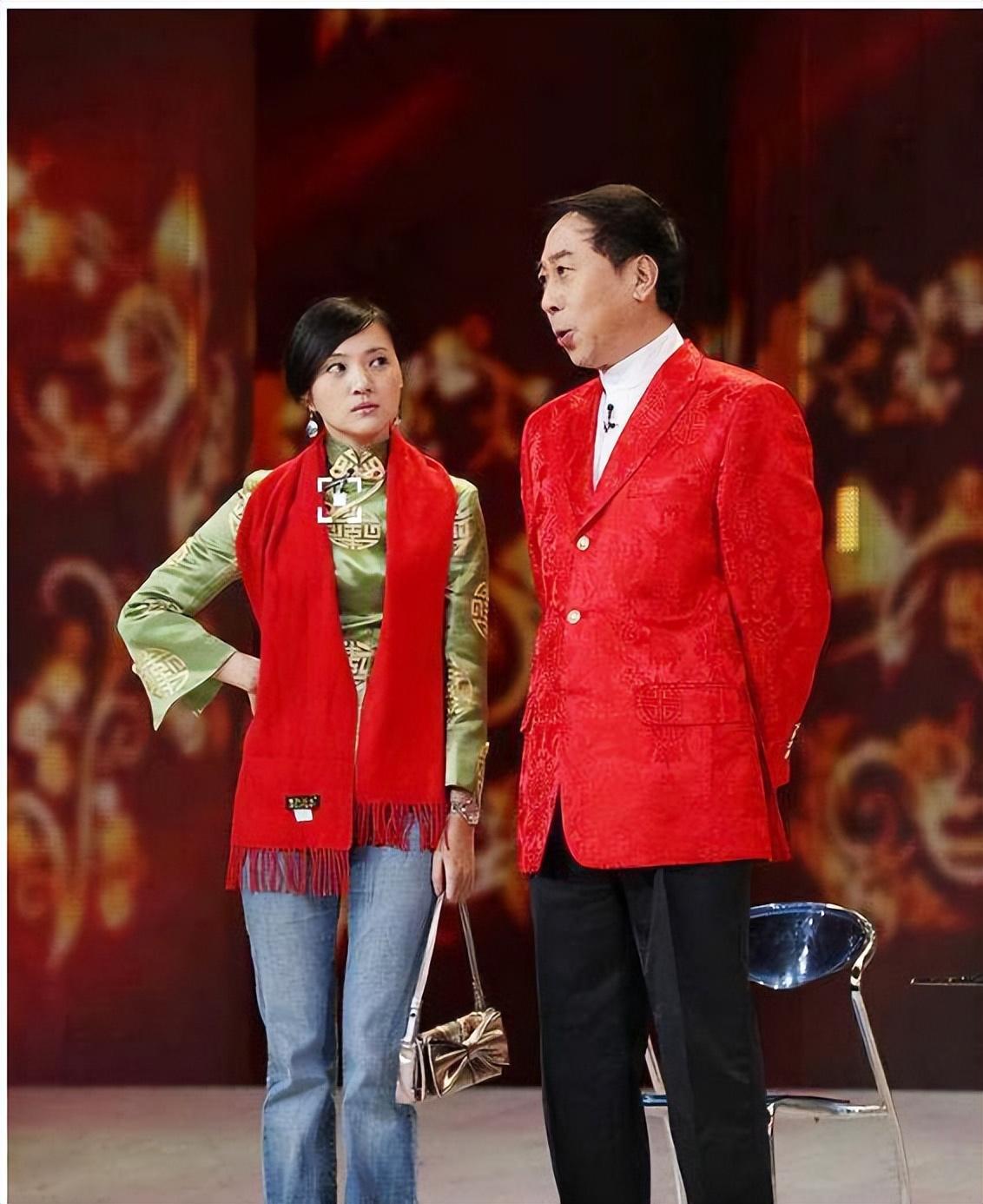 冯巩的妻子是谁(艾慧嫁给冯巩:结婚39年,有幸福欢笑,更有屈辱和泪水)