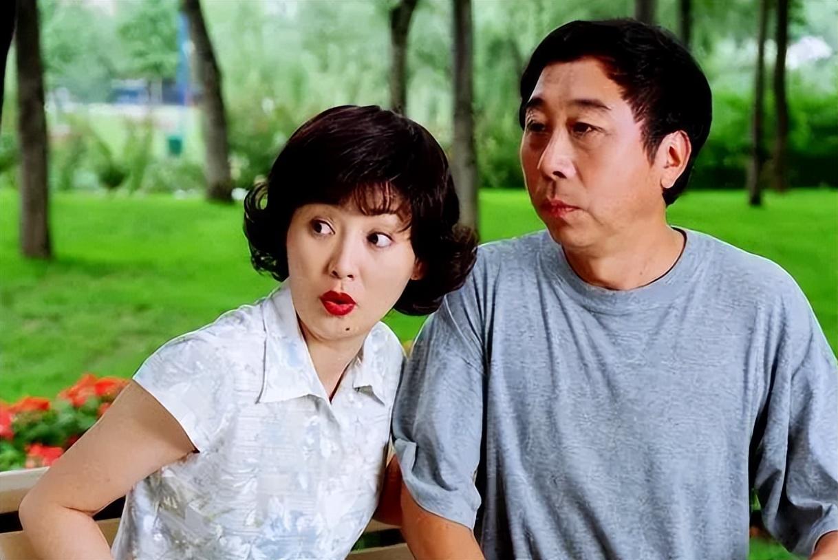 冯巩的妻子是谁(艾慧嫁给冯巩:结婚39年,有幸福欢笑,更有屈辱和泪水)