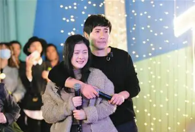 沈腾的妻子是谁(沈腾的妻子王琦:嫁给了妈妈看准的女婿,如今婚姻状况如何)