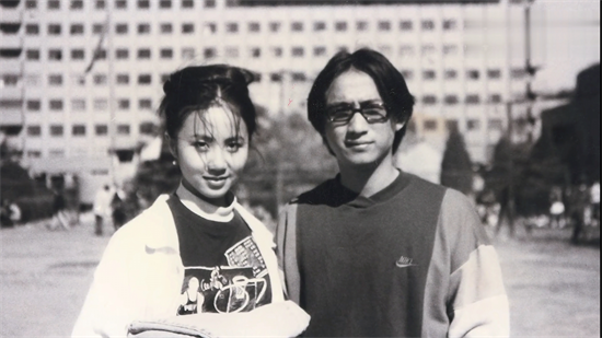 黄磊的老婆是谁(黄磊老婆:18岁恋爱,生3娃当主妇,41岁重回职场,孙莉行吗?)