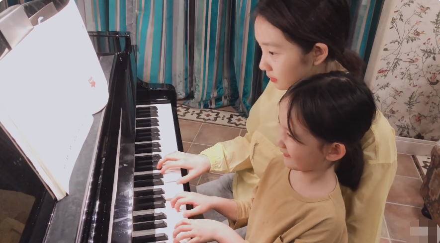 黄磊的老婆是谁(黄磊老婆:18岁恋爱,生3娃当主妇,41岁重回职场,孙莉行吗?)