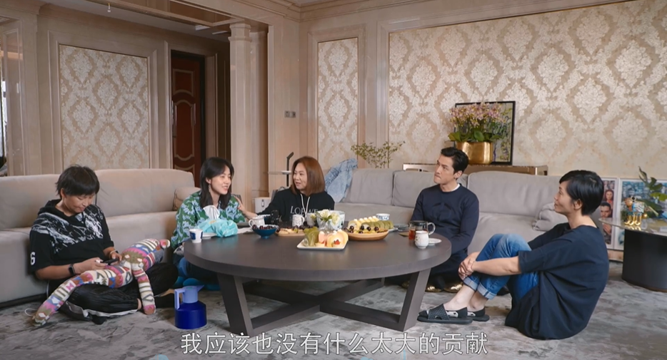 黄磊的老婆是谁(黄磊老婆:18岁恋爱,生3娃当主妇,41岁重回职场,孙莉行吗?)