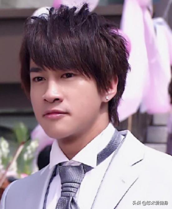 步惊云是谁演的(从歌手到演员,因饰演步惊云而走红,46岁的何润东大秀肌肉身材)